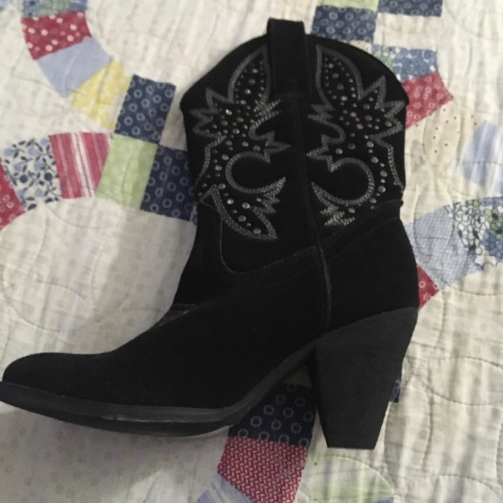 Black Heeled Leather Boots with Embroidered Rhinestones